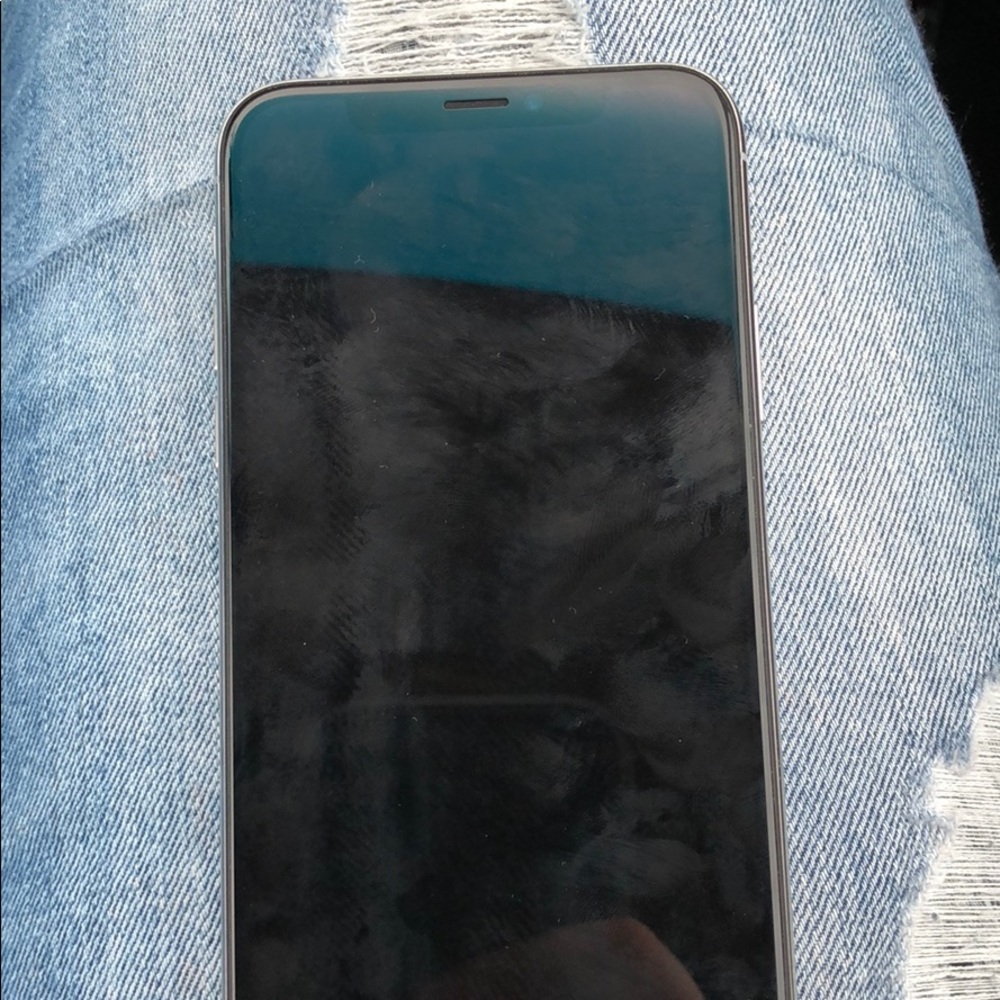 iPhone X - Picture 2 of 2